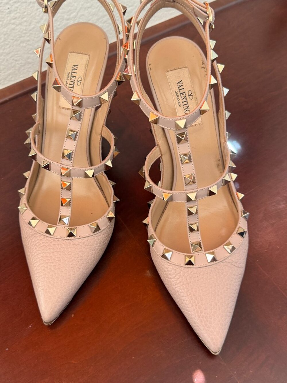 Valentino Garavani Rockstud Leather Pump